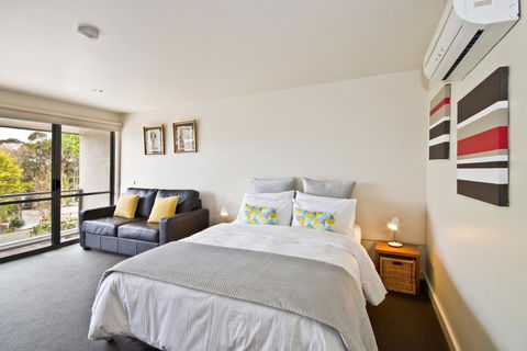 Lorne Bay View Motel - Flights 25