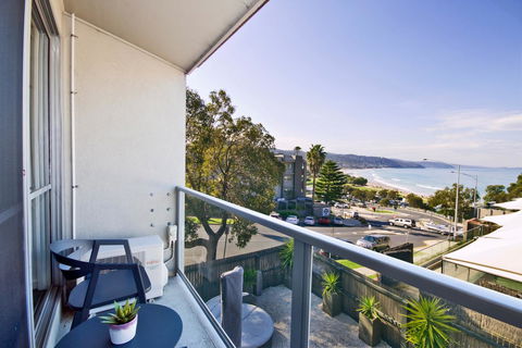 Lorne Bay View Motel - Flights 9