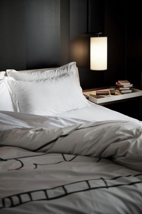 Crown Metropol Melbourne - Flights 21