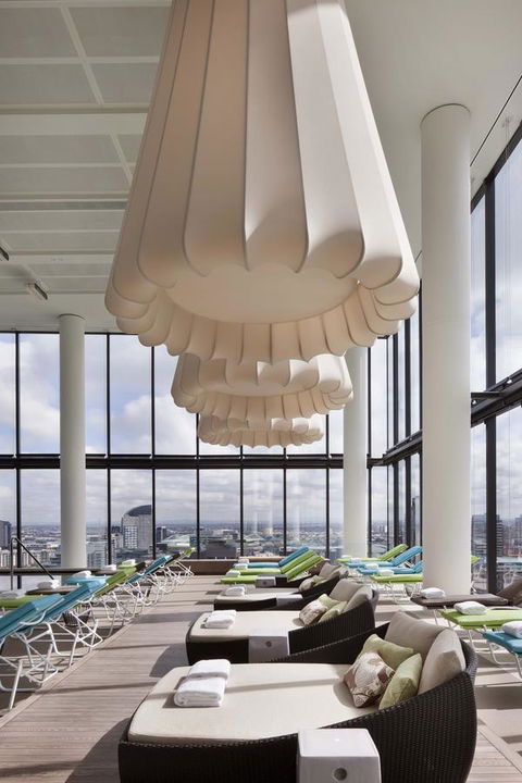 Crown Metropol Melbourne - Flights 15