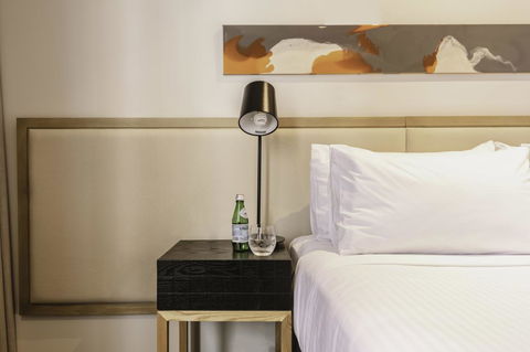 Brady Hotels Central Melbourne - Flights 18