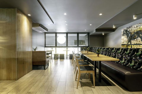 Brady Hotels Central Melbourne - Flights 14