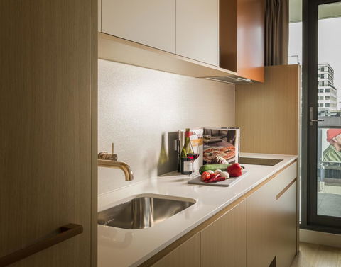 Brady Hotels Central Melbourne - Flights 17