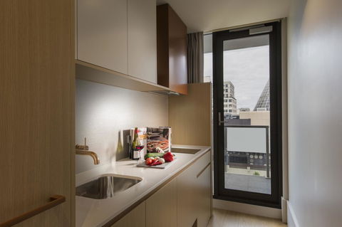 Brady Hotels Central Melbourne - Flights 8