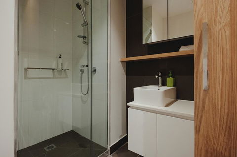 Mono Apartments On La Trobe Street - Flights 4