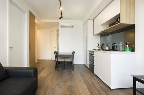 Mono Apartments On La Trobe Street - Flights 7
