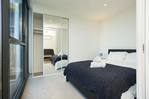 Mono Apartments On La Trobe Street - Flights 14