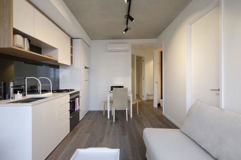 Mono Apartments On La Trobe Street - Flights 19