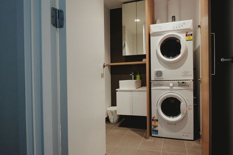 Mono Apartments On La Trobe Street - Flights 5