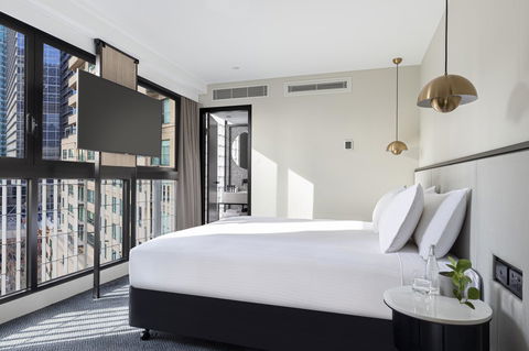 Brady Hotels Jones Lane - Flights 13
