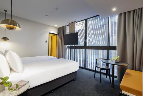 Brady Hotels Jones Lane - Flights 11