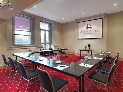 Grand Hotel Melbourne - Flights 13