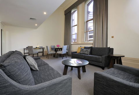 Grand Hotel Melbourne - Flights 17