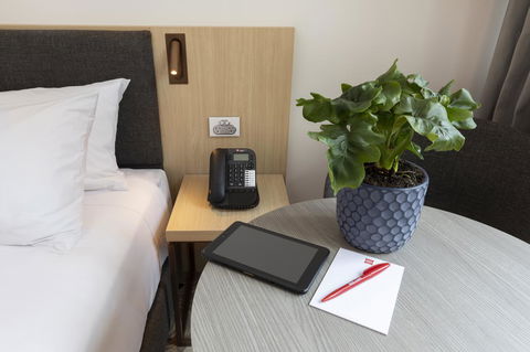 Ibis Melbourne Central - Flights 8