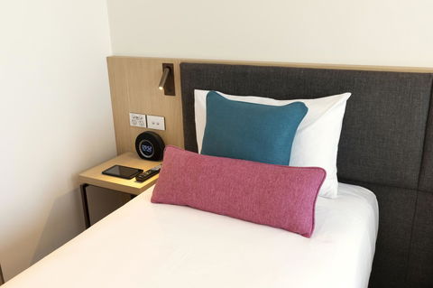 Ibis Melbourne Central - Flights 9