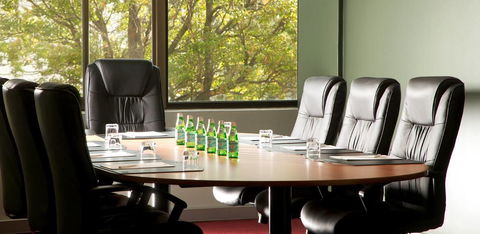 Holiday Inn Melbourne Airport, An IHG Hotel - Flights 27