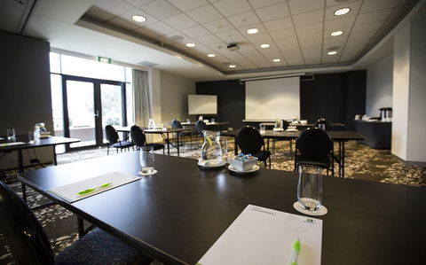 Holiday Inn Melbourne Airport, An IHG Hotel - Flights 23
