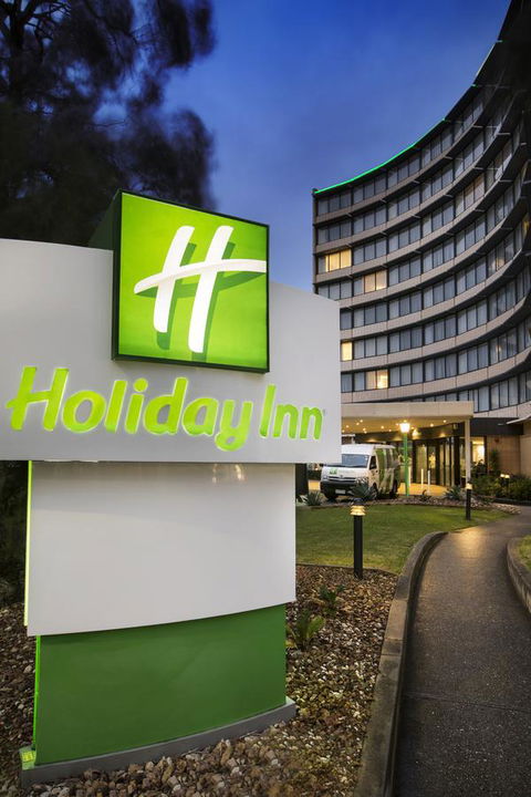 Holiday Inn Melbourne Airport, An IHG Hotel - Flights 13