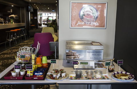 Holiday Inn Melbourne Airport, An IHG Hotel - Flights 22