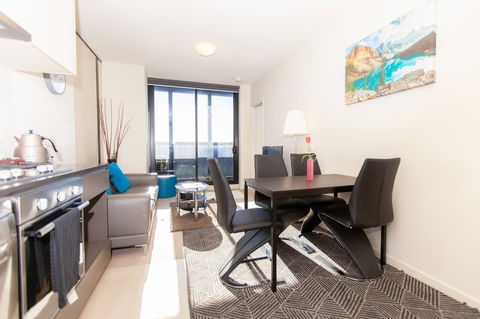 Melbourne SkyHigh Apartments - Flights 9