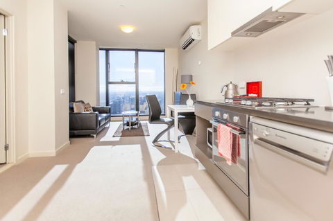 Melbourne SkyHigh Apartments - Flights 2