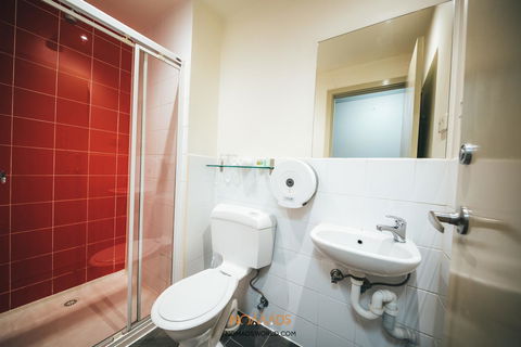 Nomads Melbourne Backpackers - Flights 17