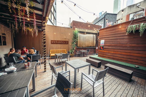 Nomads Melbourne Backpackers - Flights 10