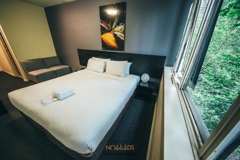 Nomads Melbourne Backpackers - Flights 19