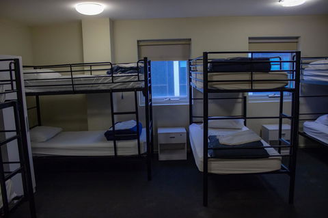 Nomads Melbourne Backpackers - Flights 33