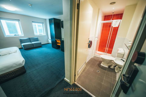 Nomads Melbourne Backpackers - Flights 20