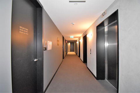 Melbourne Empire Apartments - Flights 12