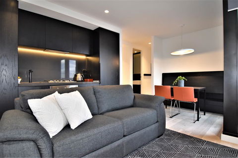 Melbourne Empire Apartments - Flights 13