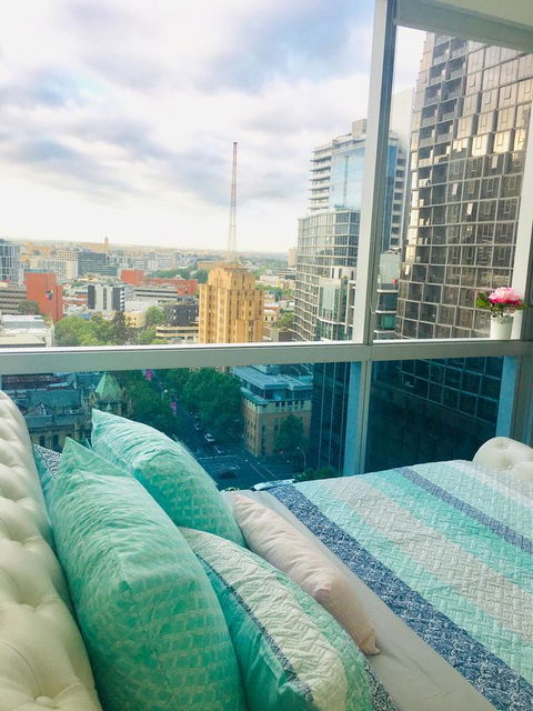 La Maison - Great View, Free Parking, Pool, Gym, Perfectly Located 2BR Apartment - Flights 19