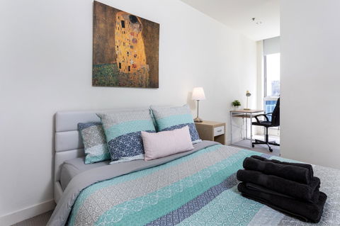 La Maison - Great View, Free Parking, Pool, Gym, Perfectly Located 2BR Apartment - Flights 4