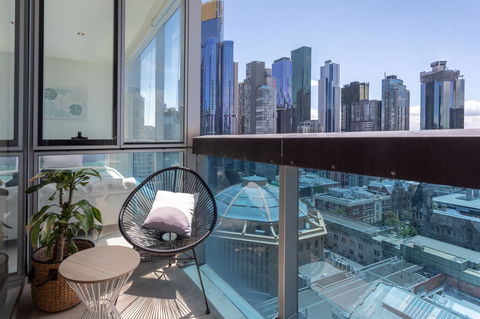 La Maison - Great View, Free Parking, Pool, Gym, Perfectly Located 2BR Apartment - Flights 17