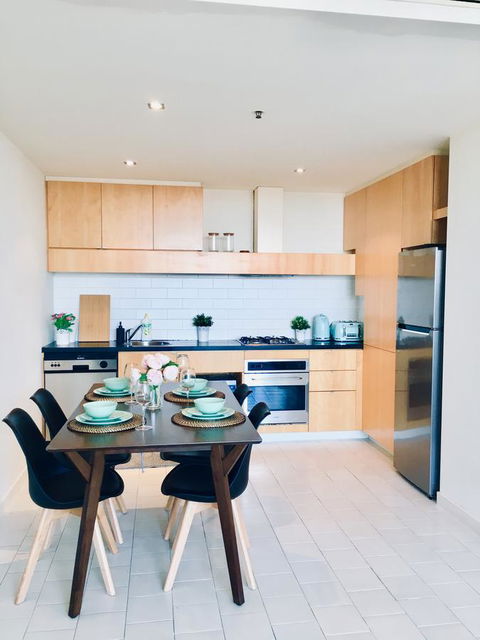 La Maison - Great View, Free Parking, Pool, Gym, Perfectly Located 2BR Apartment - Flights 20