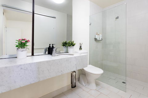 La Maison - Great View, Free Parking, Pool, Gym, Perfectly Located 2BR Apartment - Flights 18