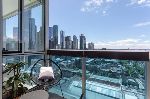 La Maison - Great View, Free Parking, Pool, Gym, Perfectly Located 2BR Apartment - Flights 0