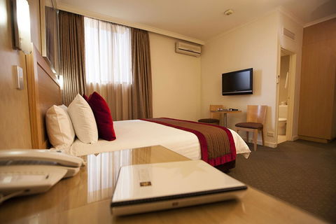 BEST WESTERN PLUS Travel Inn - Flights 41
