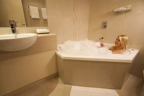 BEST WESTERN PLUS Travel Inn - Flights 37