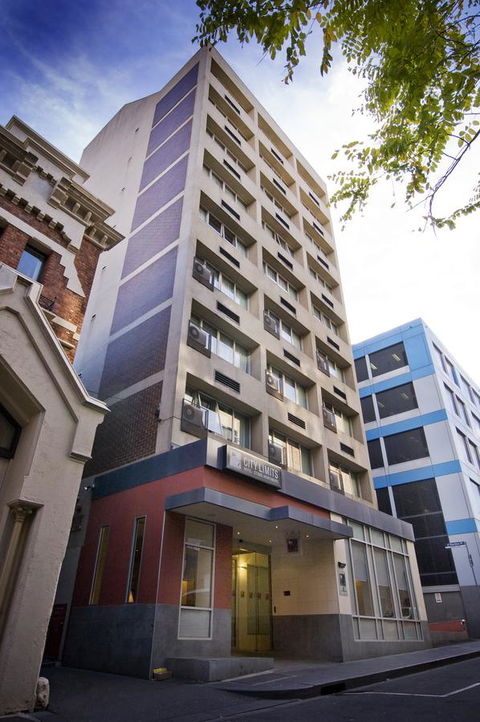 City Limits Hotel Apartments - Flights 17