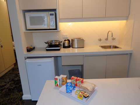 City Limits Hotel Apartments - Flights 20