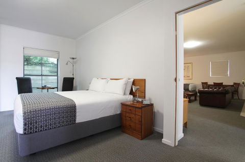 Quality Inn & Suites The Menzies - Flights 12