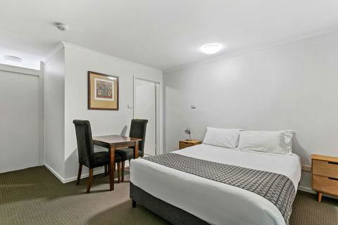 Quality Inn & Suites The Menzies - Flights 2