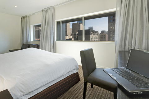 Causeway 353 Hotel - Flights 27