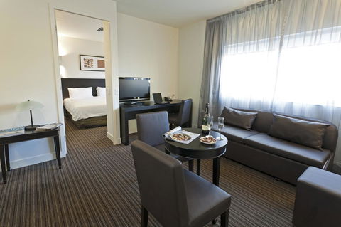 Causeway 353 Hotel - Flights 10