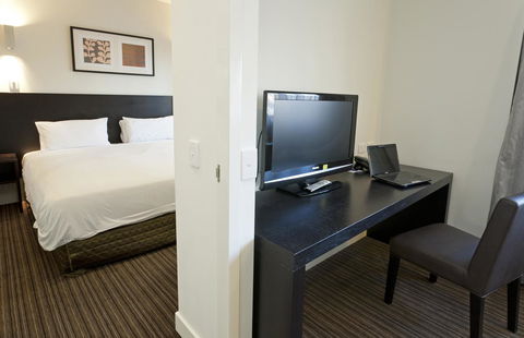 Causeway 353 Hotel - Flights 32