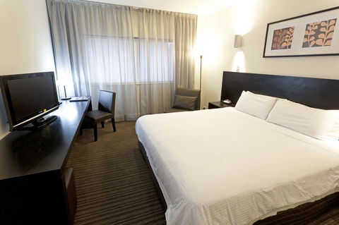 Causeway 353 Hotel - Flights 5