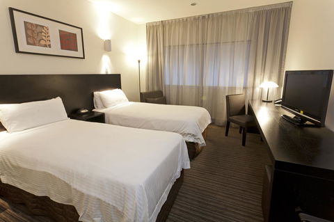 Causeway 353 Hotel - Flights 6