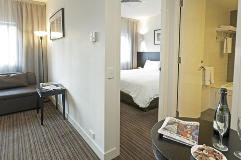 Causeway 353 Hotel - Flights 33
